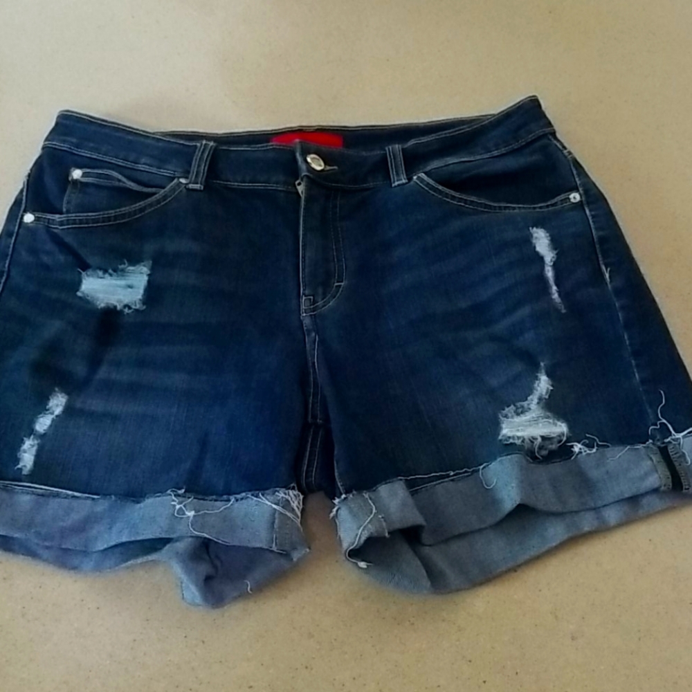 Jennifer Lopez shorts